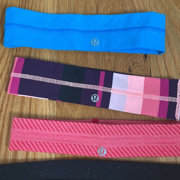 12 Lulu lemon headbands (including white, black, blue, gray, green, patterned) - Picture 4 of 5